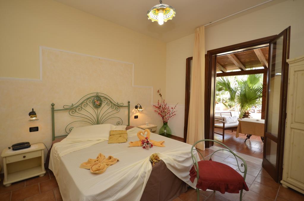 Hotel Oasi da Paolo Castelluzzo Bagian luar foto